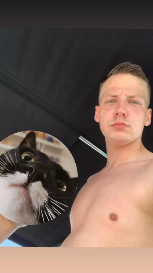 Am i the only one not celebrating Halloween and instead going to vacation? 🥲 by christoepfer