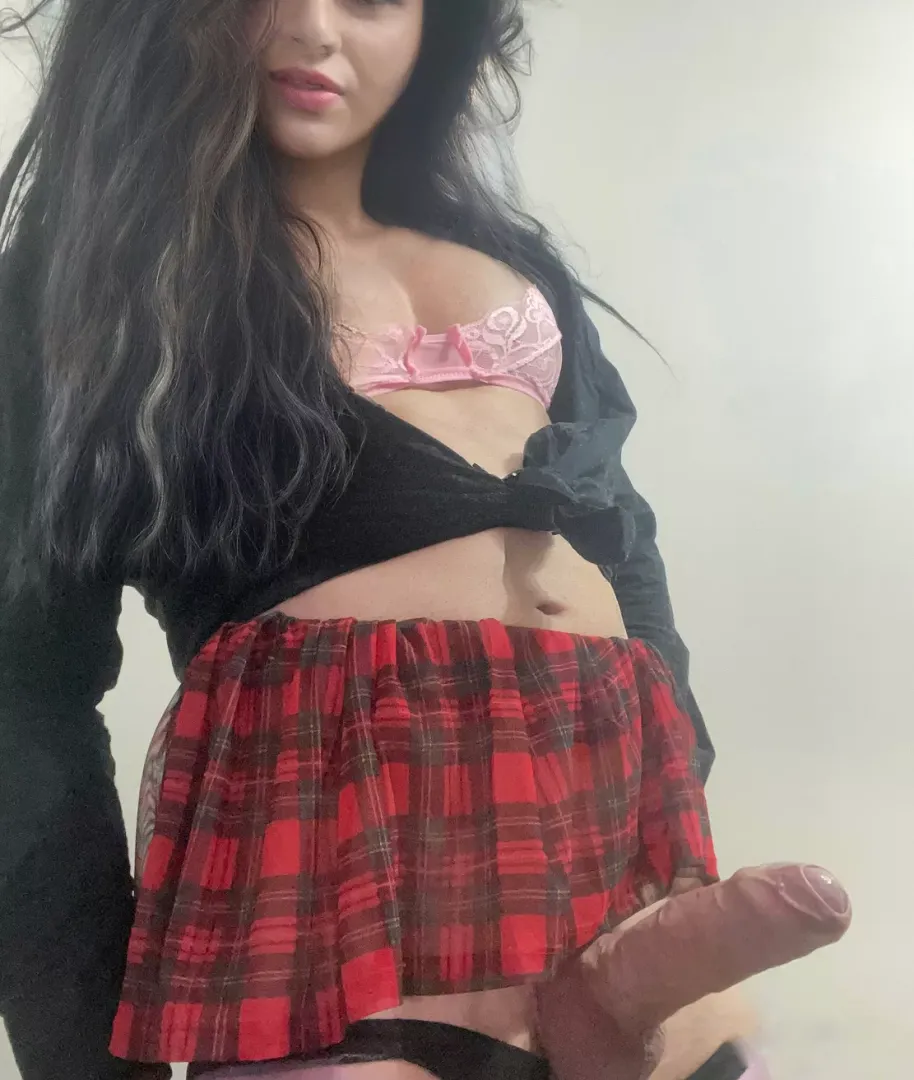 Am I too big for you? 🥵 posted by sexysophiets