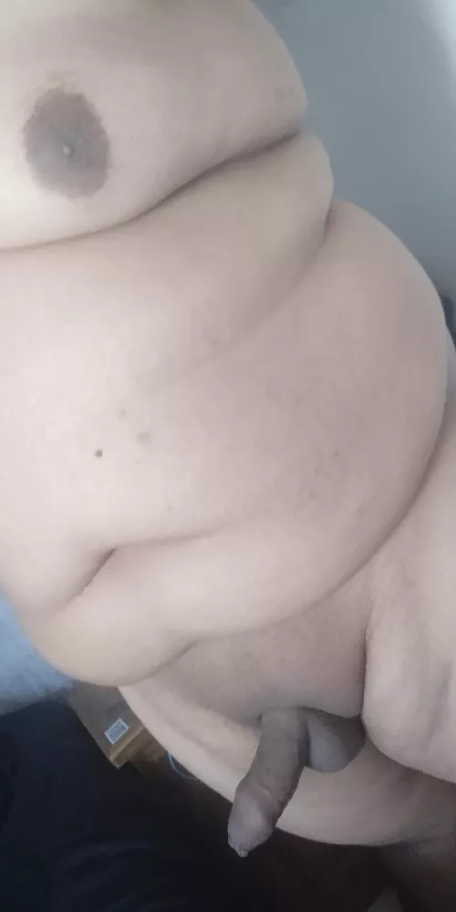 am i too chubby 😳 by Xiuxaz