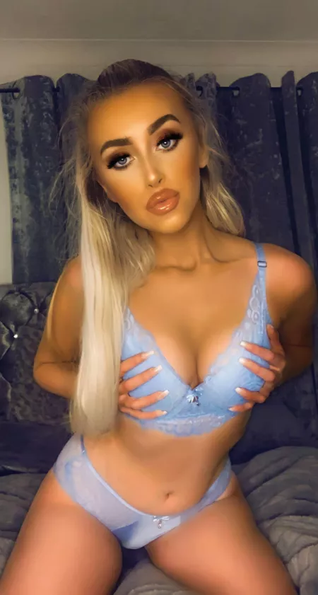 Am I too hot to handle? by Kirstxm