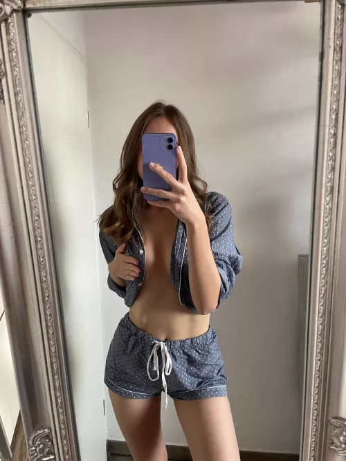 am I too tiny for you? 🥺 by lovelyletiicia