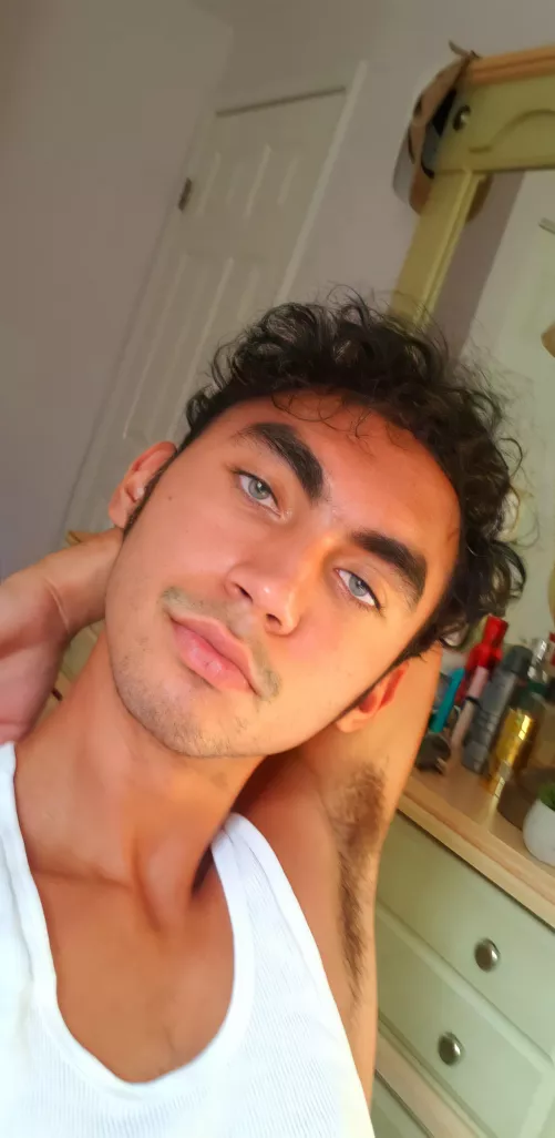 Am I Welcome 😁 by Mlksafadinho