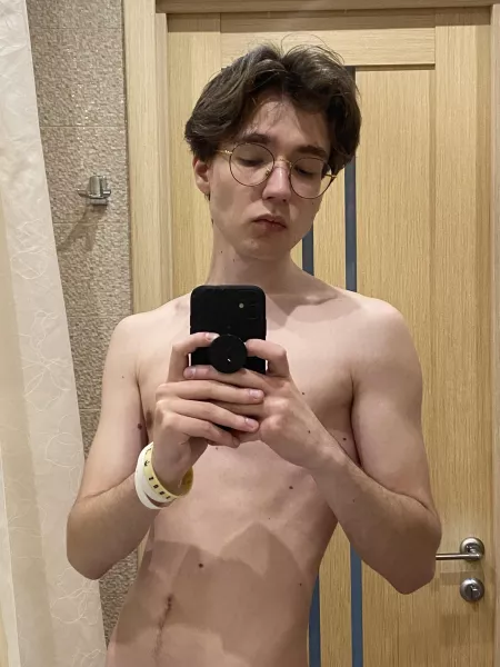 am i what u call twink here? 🤓 by Aggressive-Watch297