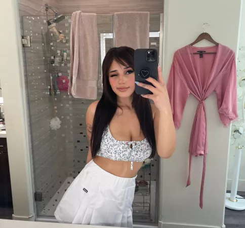 Am I worthy of your wallpaper? [OC] by sarrahneko