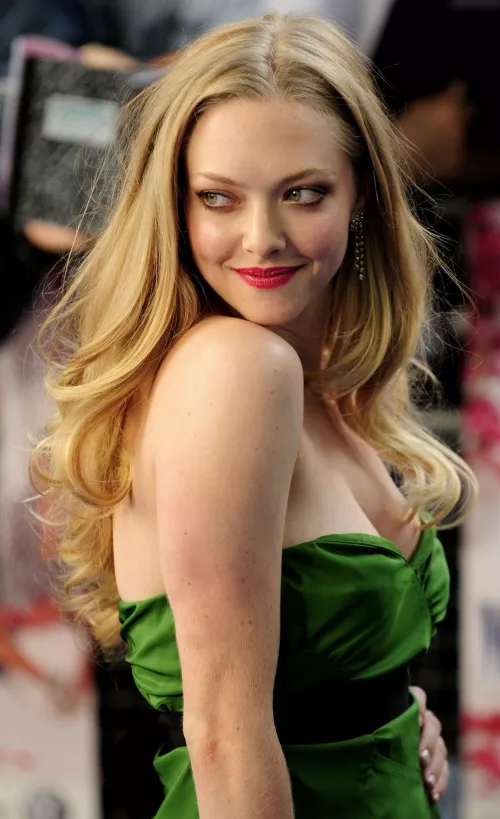 Amanda Seyfried by celebfap4444