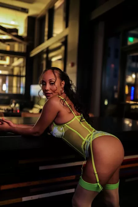 Amanda Watson by Qmembers