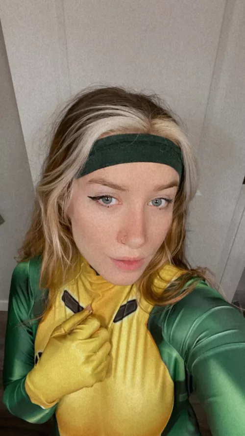 Amateur Rogue X-men cosplay! by Elliejane00