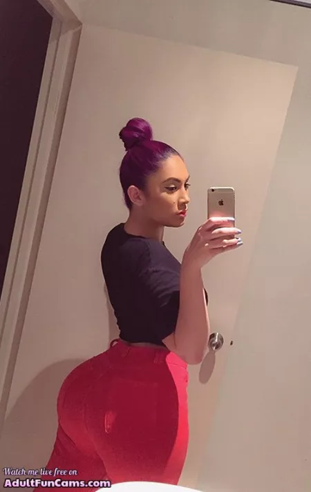 Amazing Thick Booty by bitchihateyou