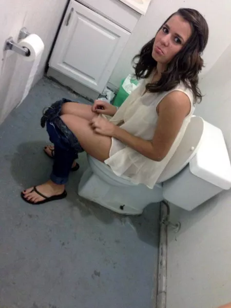 Ambushed on the toilet by CatpainTpyos