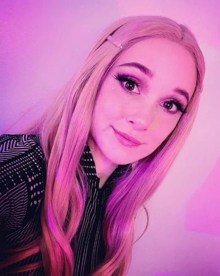 Amy Kay by hennawolf148