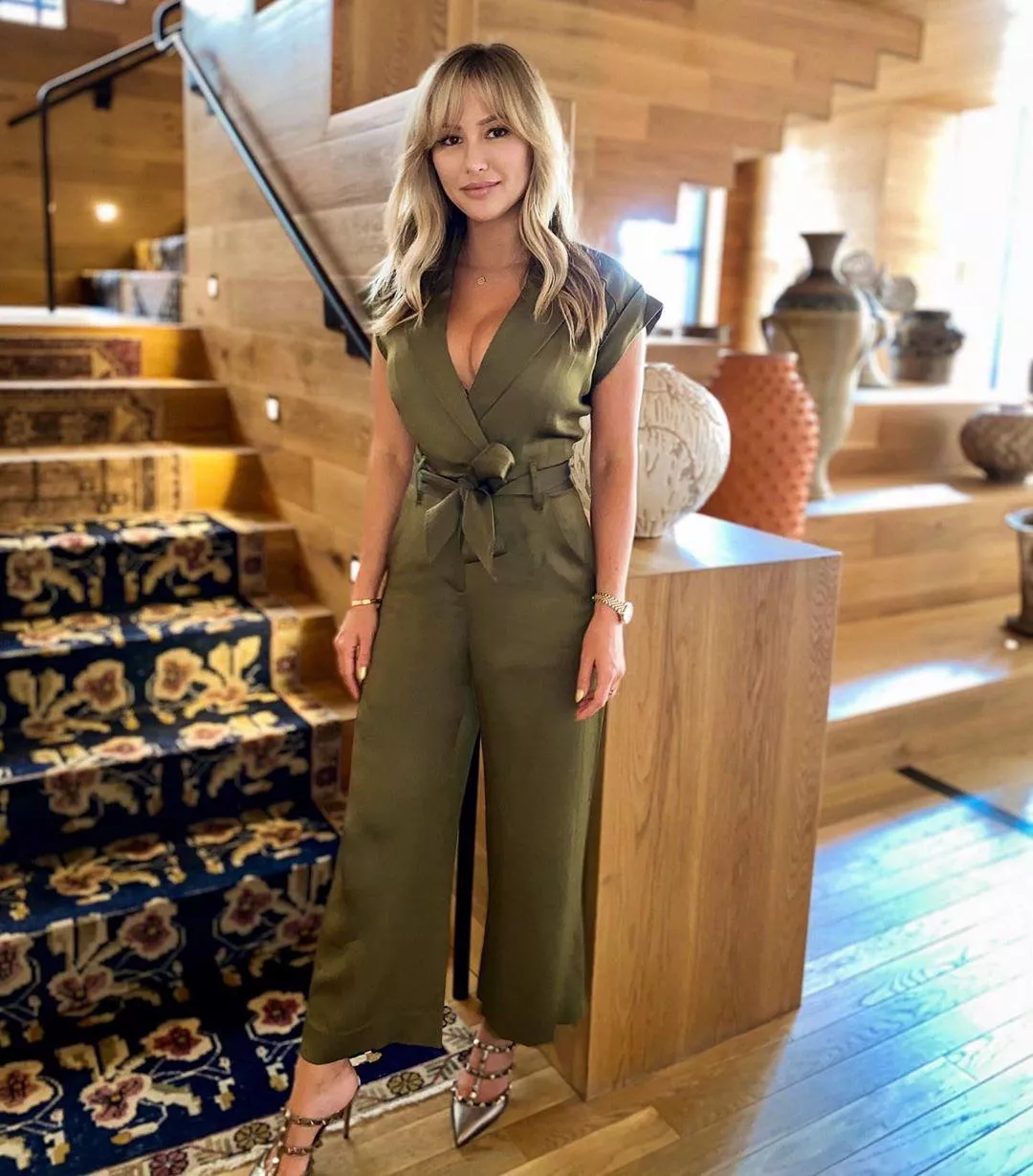 Amy Leigh Andrews posted by ironfist1982