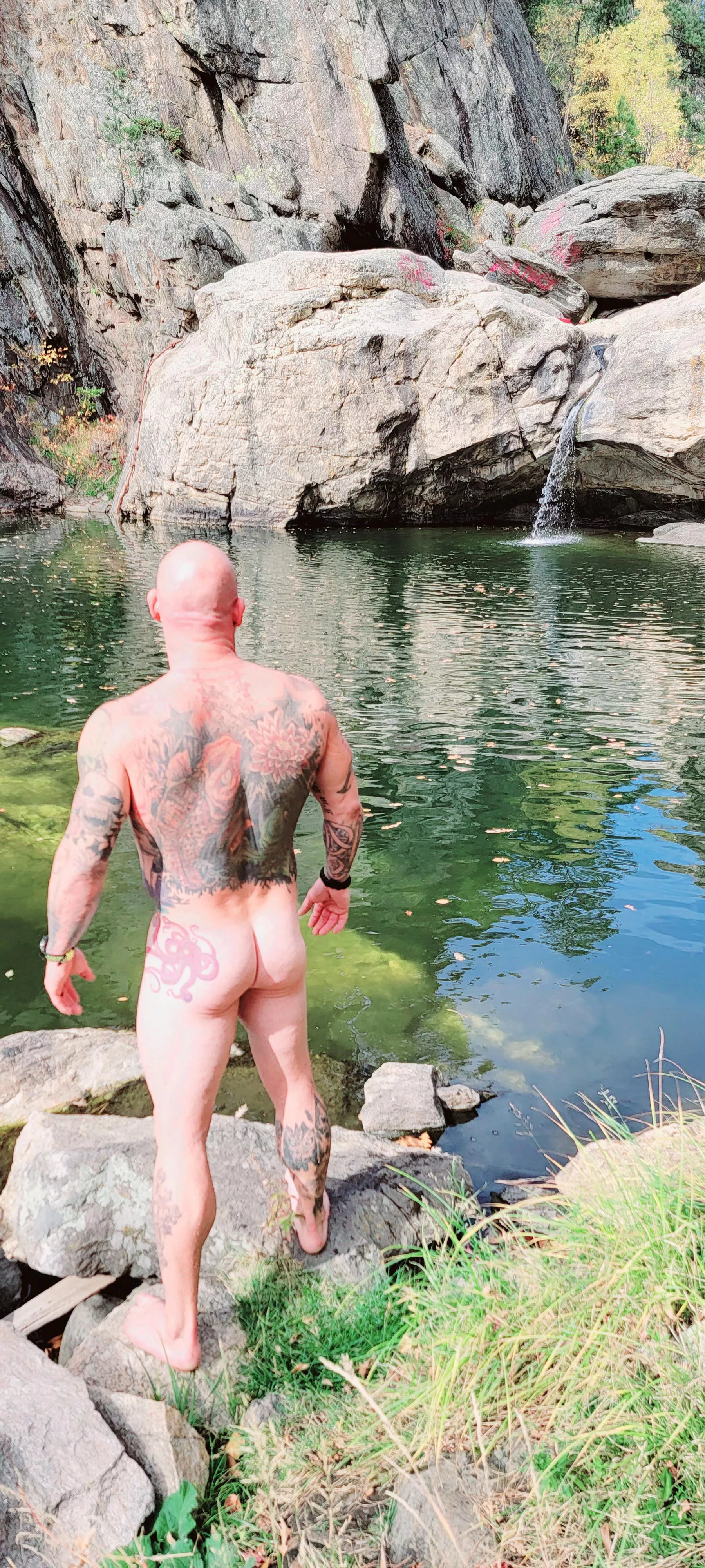 An amazing adventure to the hippie hole! posted by tattoosandmuscles