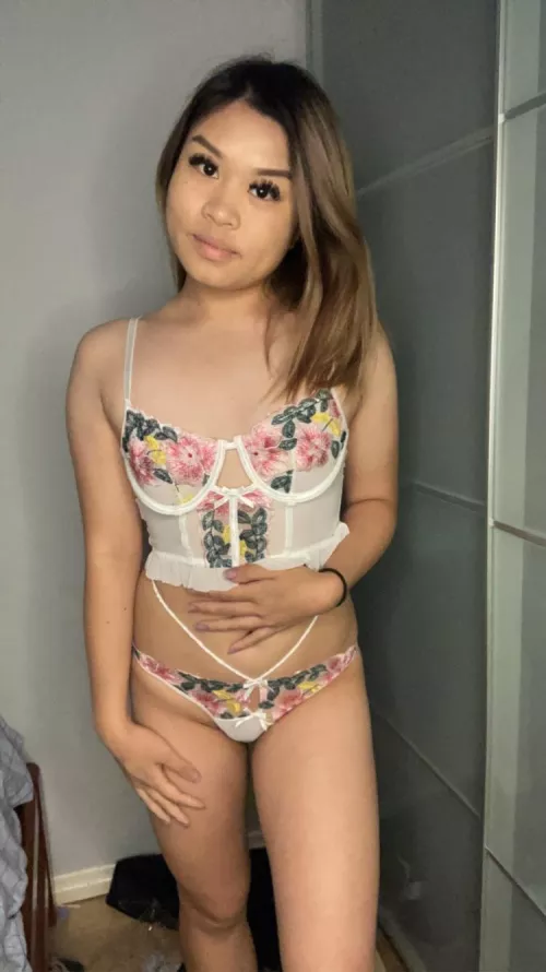 An Asian in lingerie at your service ! by bad3000