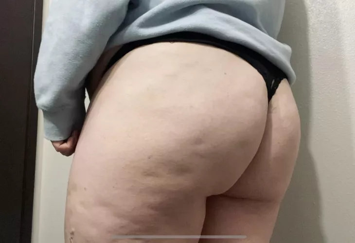 An ass that swallows up a thong 😈👅 by Apprehensive_Heat282