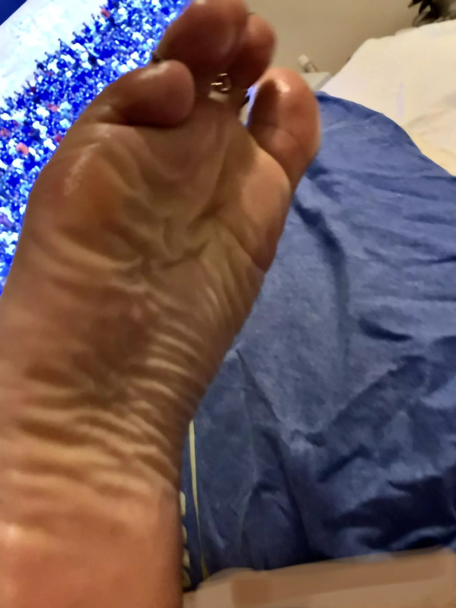 An oily sole to keep you occupied, been so busy can’t even make content 😒 posted by BrownBoyFootSlut