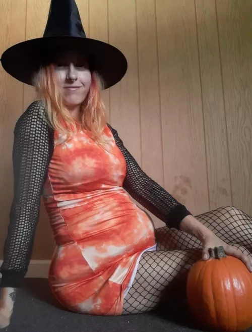 An old pic from Halloween, what do you think? (If you decide to DM me I love teasing and being called ugly) by trashyflab