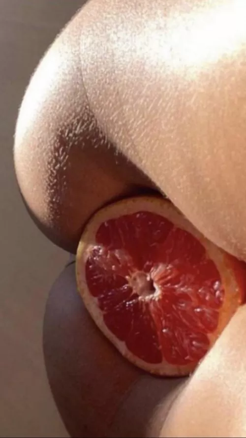 An orange and a peach by snitchytidy