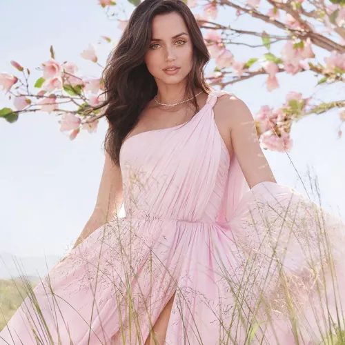 Ana de Armas by OhNoWhatHappenedNow