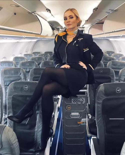 And the Oscar goes to your flight attendant… for acting like she couldn’t find you a carry-on space 🇩🇪 by arrayoutofbounds