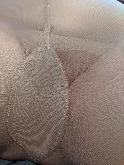 and this is the result of squirting before she could take her pantyhose off...