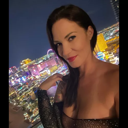 Andie renae (@therealwithandie) [instagram] just in Vegas doing my thing by andiepeek