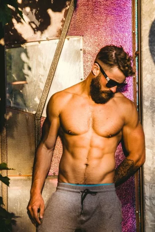 Andrew Tracey (TheAndrew.Tracey) posted by RGuysInSweatpants