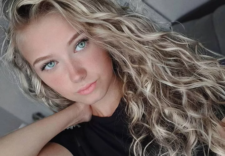 Angelina Konsta by CASHMERE1977