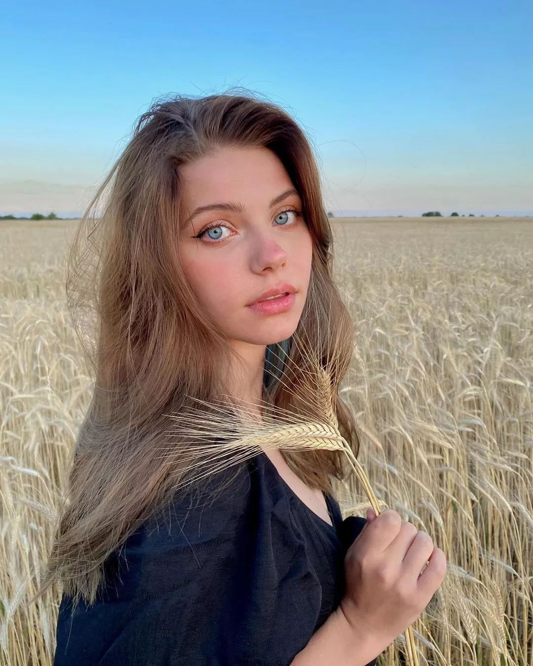 Ann Kuleshova posted by deckard222