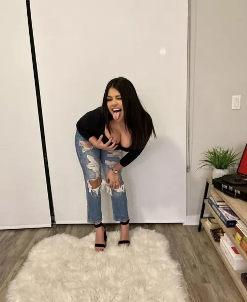 Anna 🤤 a beautiful Latina 😍 by Real_Application1555