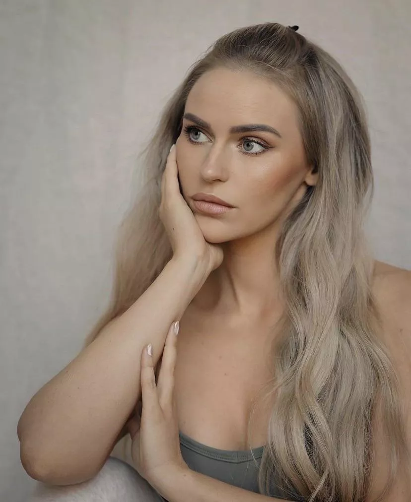 anna posted by Vanomy