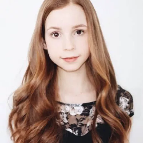 Anna McNulty by TheStrawberrySlayer