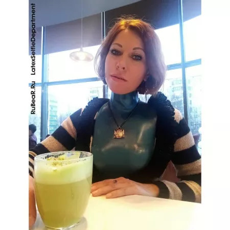 annalatexrat - out for a drink by LatexModelDoll