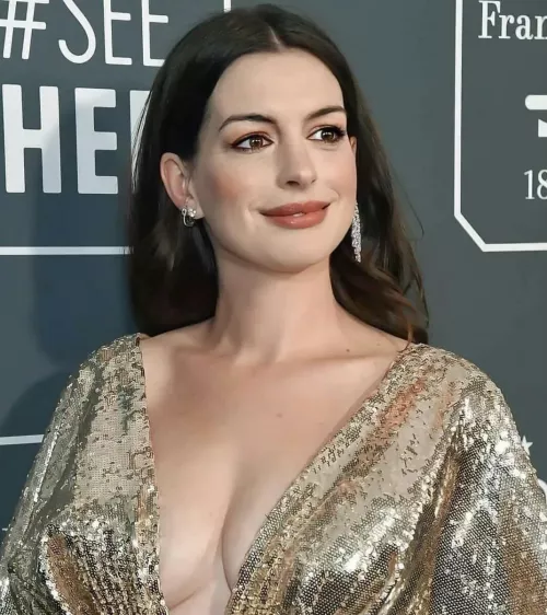 Anne Hathaway by Sharpshooter4