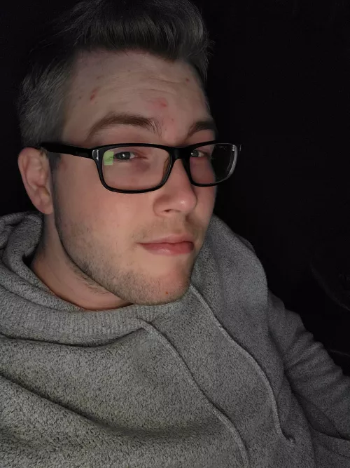 Another boring night at work. Can I go home yet? by CameroniBamboni94