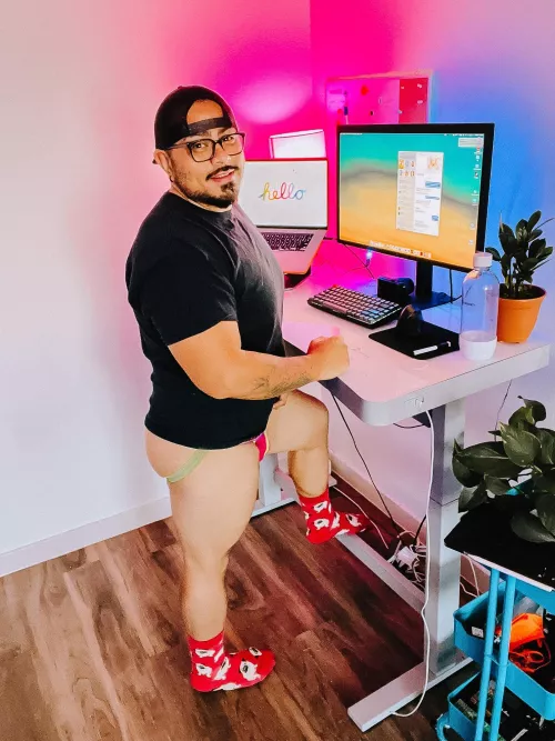 Another day at the office.. what’s everyone else up to? by buzz_x9