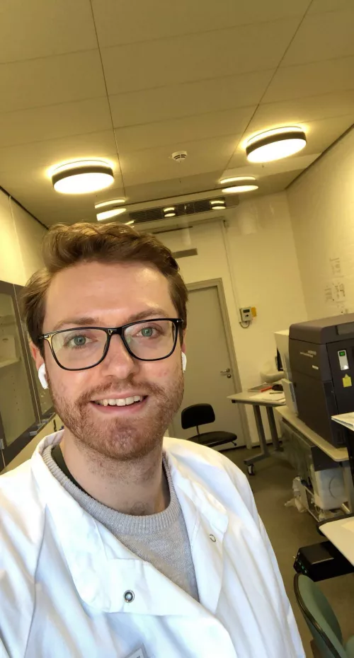 Another day in the laboratory by HelaasPindakaas93