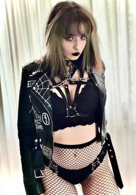 Another goth beauty by justathrowawayhere11