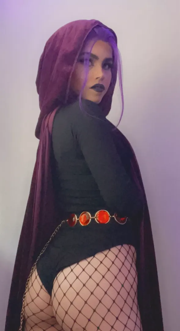 Another look at my Raven 🍑 posted by Ellie_Smiles