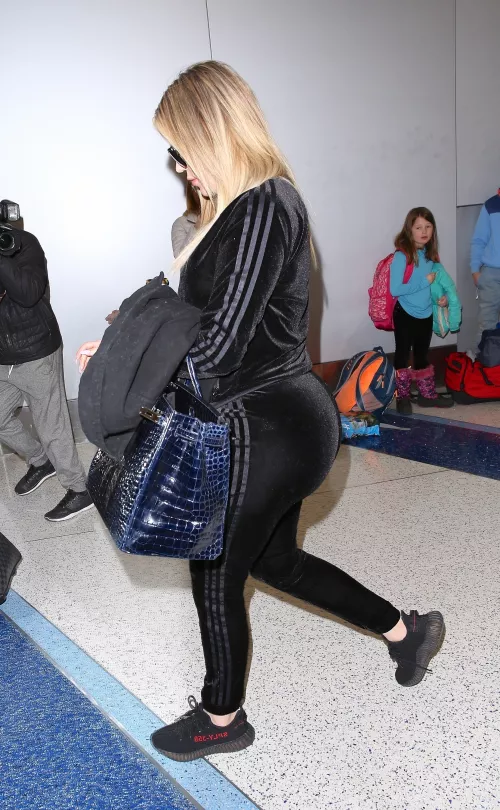 another one from her sister to stay in the focus by Sufficient_Hour_7228