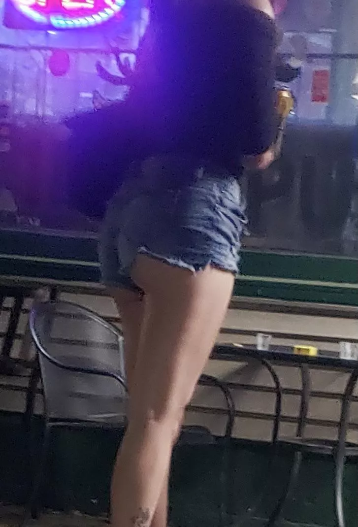 Another pic of the shorts my wife wore while out with friends posted by nolabhoy1212