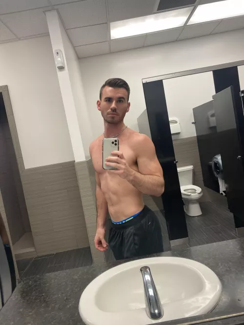 Another shameless gym selfie by Mountainboy25