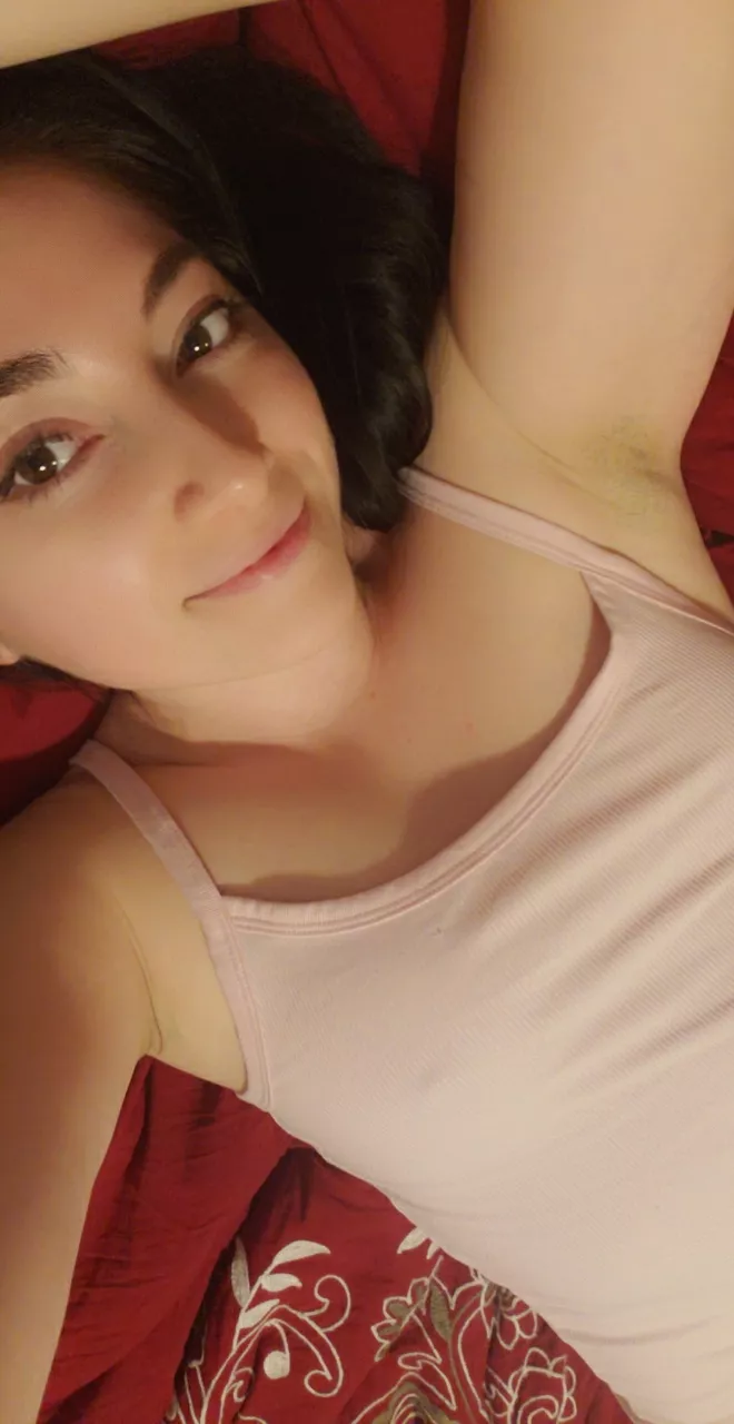 any armpit lovers want to join me in bed? 😈😘 posted by --LittlePrincess--