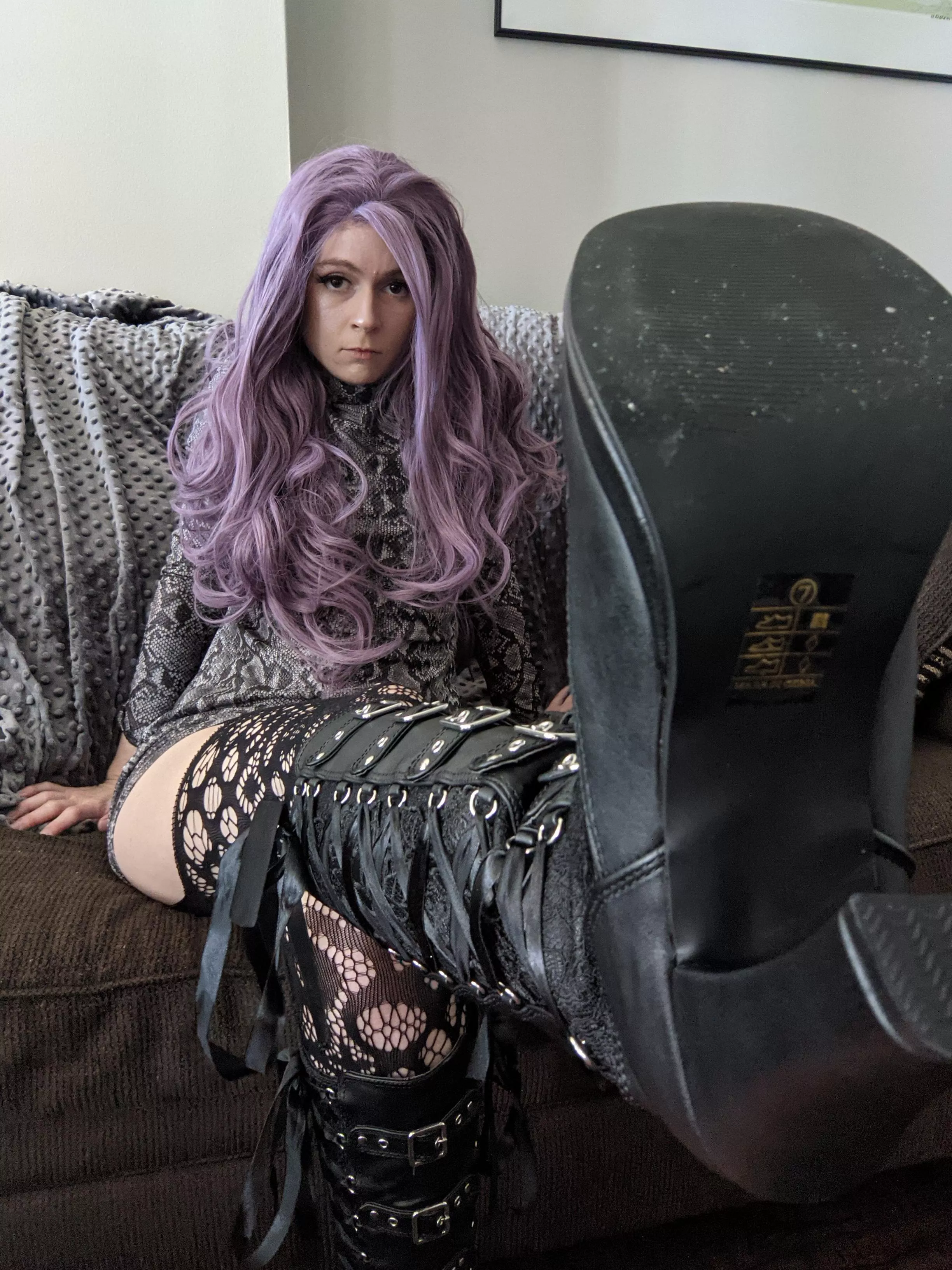 Any bootlickers or boot props around these parts 💋 posted by Mizmeowmeoe