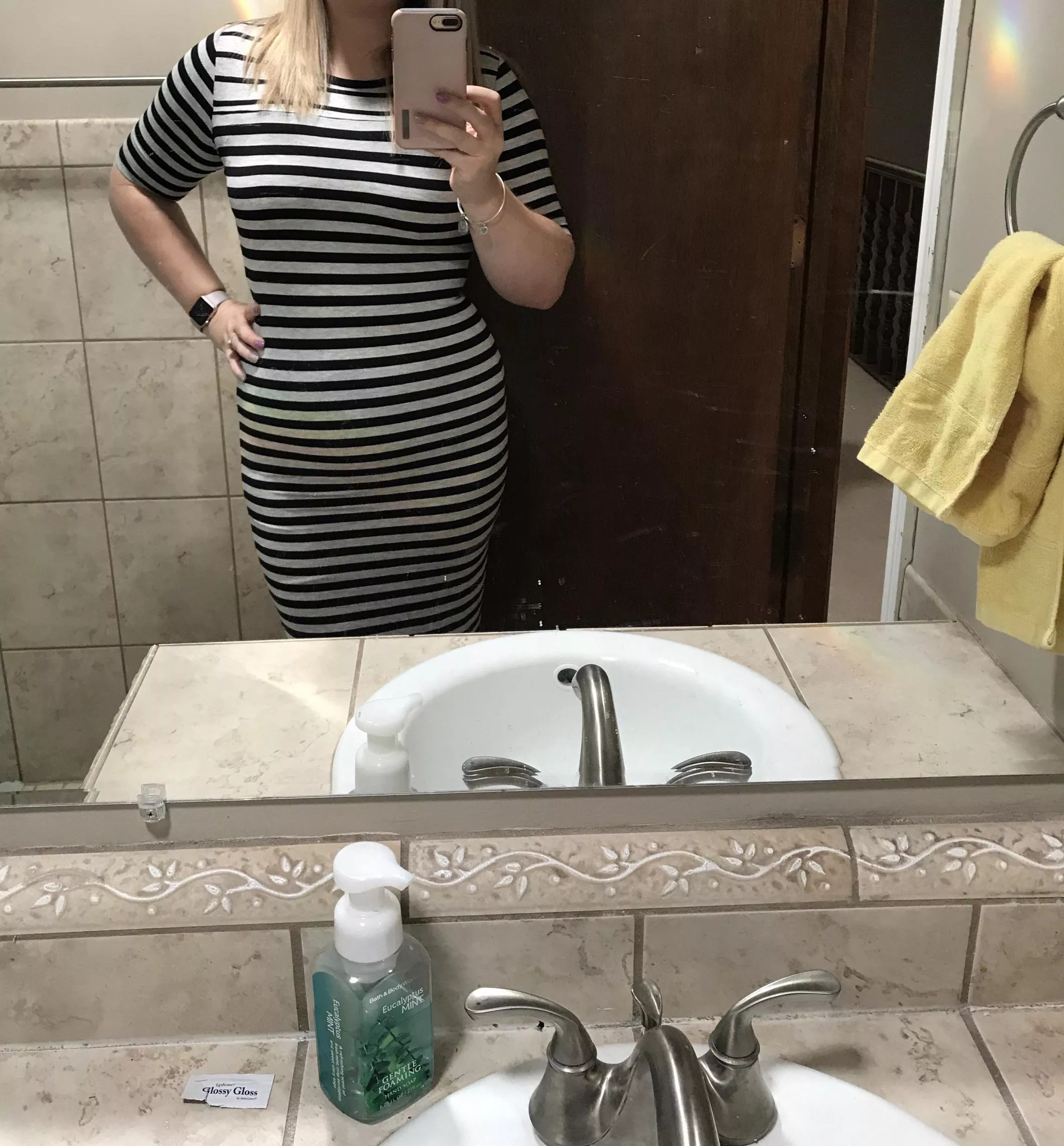 Any cakes want to play with hubby? I’d love read him the messages and show him the pictures.. we have a long drive! 🥵 posted by MilitaryHotWife78