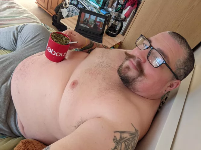 Any chasers wanna cuddle and watch the Sunday politics shows? 😅 by BearyBudai