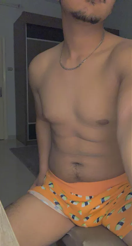 Any chubby guy wanna play with me🥺 by CombinationAdvanced1