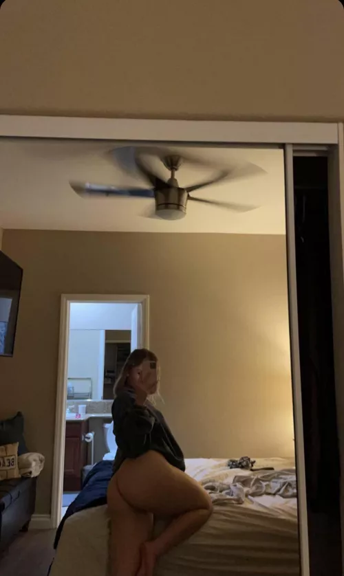 Any girls wanna spread this fat ass ? by Harley-Adore69