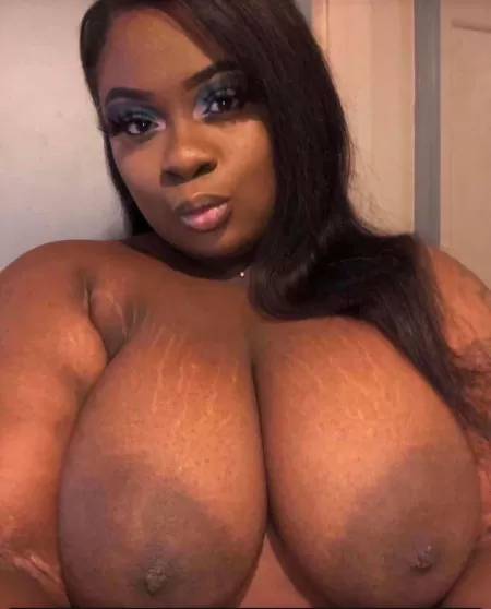 Any honkeys want a chocolate fuck toy? 💦🙈 by darkbeautyxo_