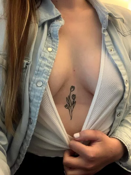 Any ladies like what they see? by wetandneedywife