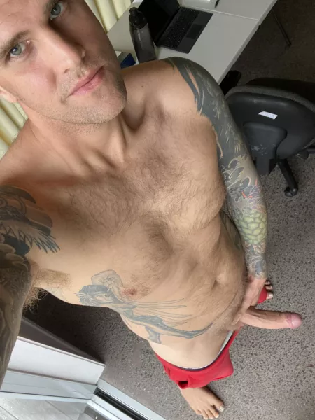 Any ladies wanna play with a 6’5” tall kiwi guy with an 8” uncut dick? DMs welcome by 742EGTSF